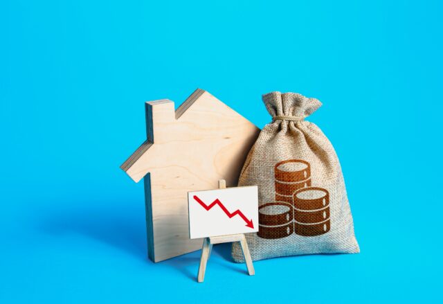 Decreased investment value in a property fund, arrow is going down, representing providing bad financial advice.