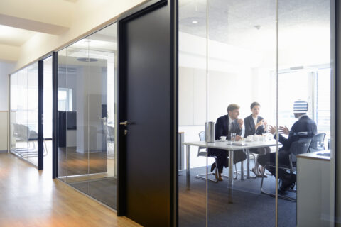 Mediator discussing surveyor dispute resolution options with clients in the UK