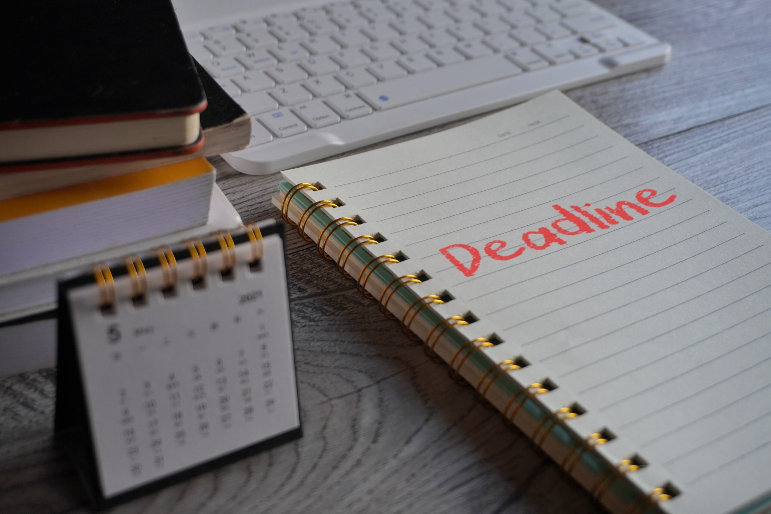 Calendar and clock highlighting the time limits for making a high-risk investment compensation claim.
